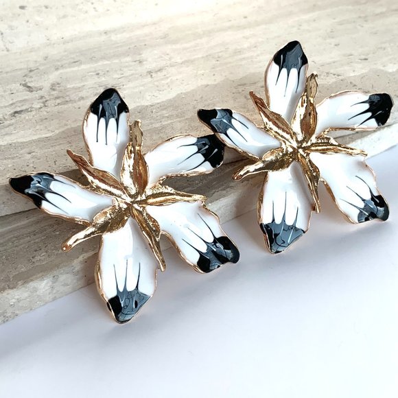 NEW ~ Anthropologie Black & White hand-painted Oversized Flower Earrings - Picture 2 of 8